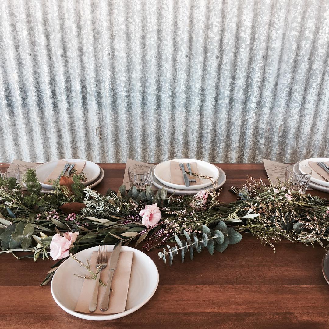 HOW TO CREATE A FLORAL TABLE FLAT LAY